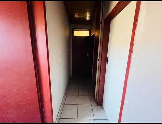 6 BEDROOM HOUSE FOR SALE IN CRESSLAWN